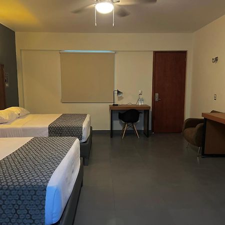 Hotel Maioris Guadalajara Palomar Exterior foto