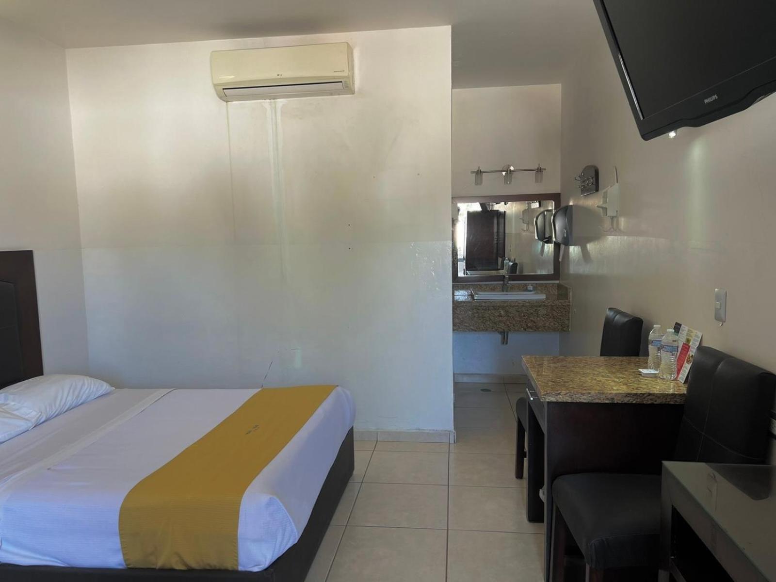 Hotel Maioris Guadalajara Palomar Exterior foto